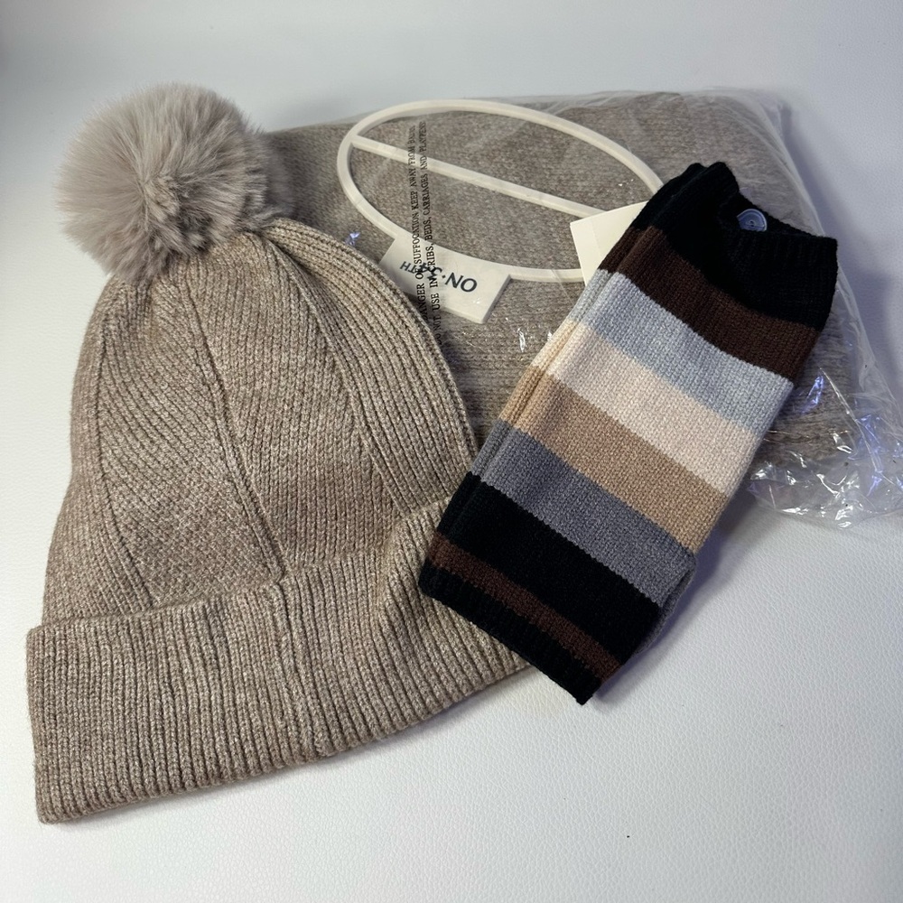 SET! NEW Women's On 34th Beige Knit Scarf & Pom Hat (No Gloves)